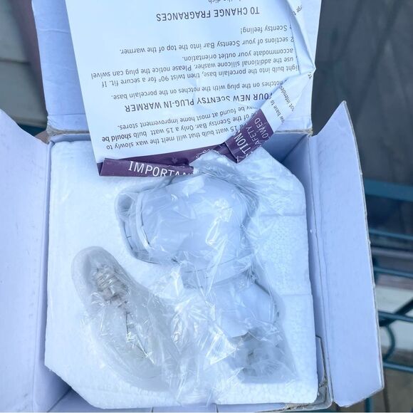 Scentsy Plug-In Warmer Weave Green New in Box - Picture 5 of 5